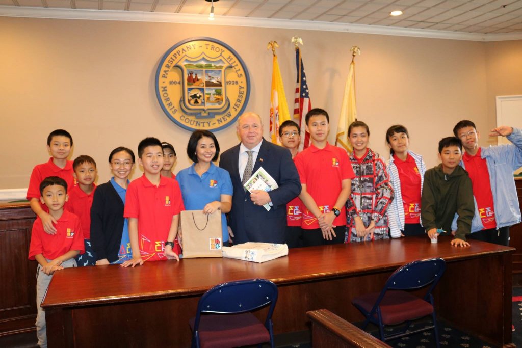 Students from China visit Mayor Barberio.